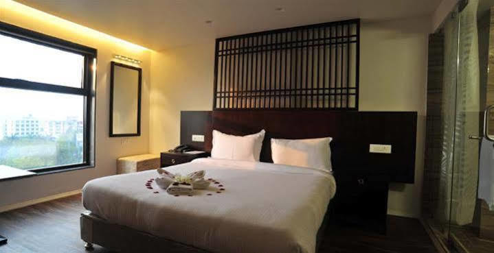 Grand Nakshatra Hotel Ānand Extérieur photo
