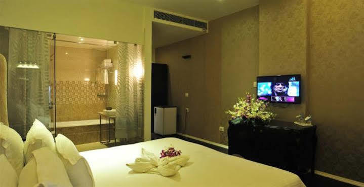 Grand Nakshatra Hotel Ānand Extérieur photo