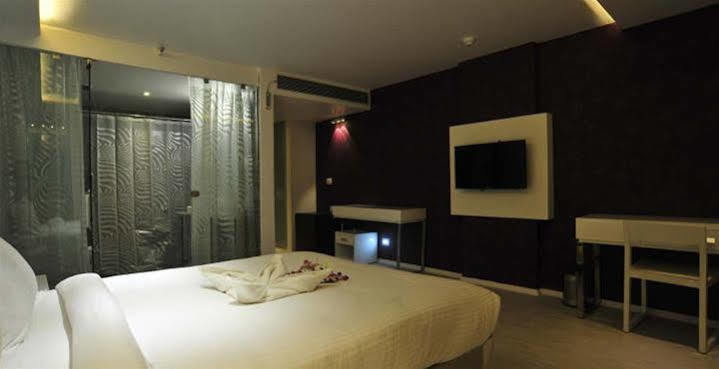 Grand Nakshatra Hotel Ānand Extérieur photo